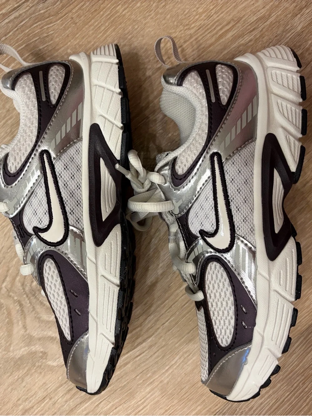 Nike Kids' V5 RNR tennis shoes